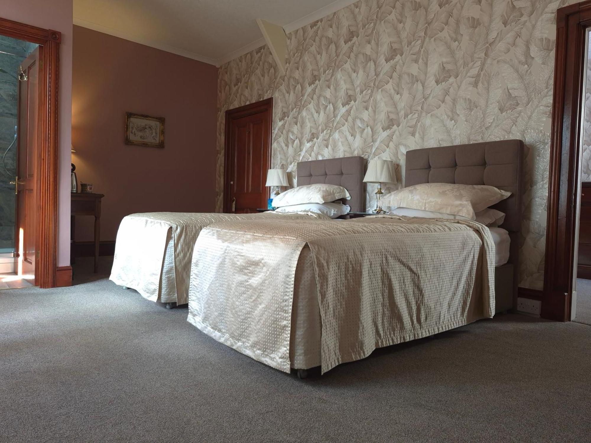 St David'S Guesthouse Хаверфордуэст Экстерьер фото