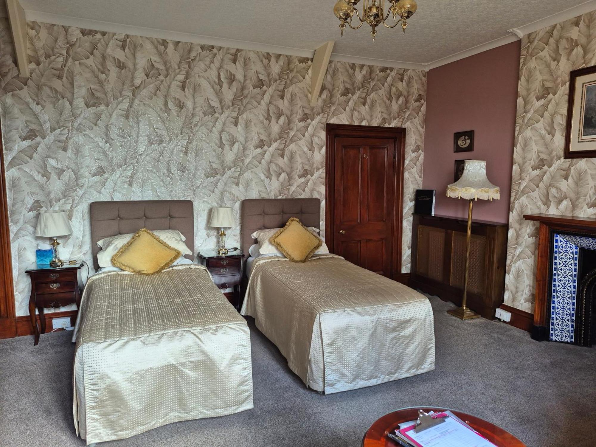 St David'S Guesthouse Хаверфордуэст Экстерьер фото